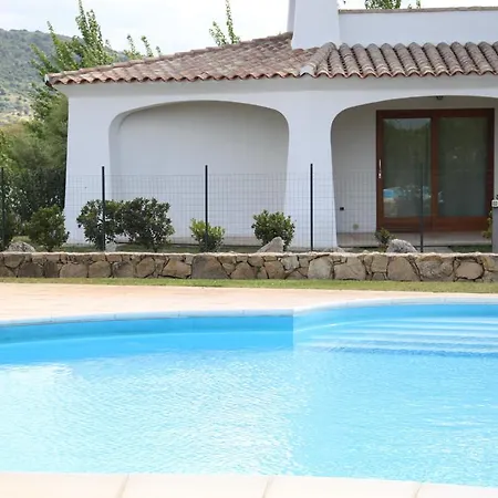 Modern & Chic Budoni